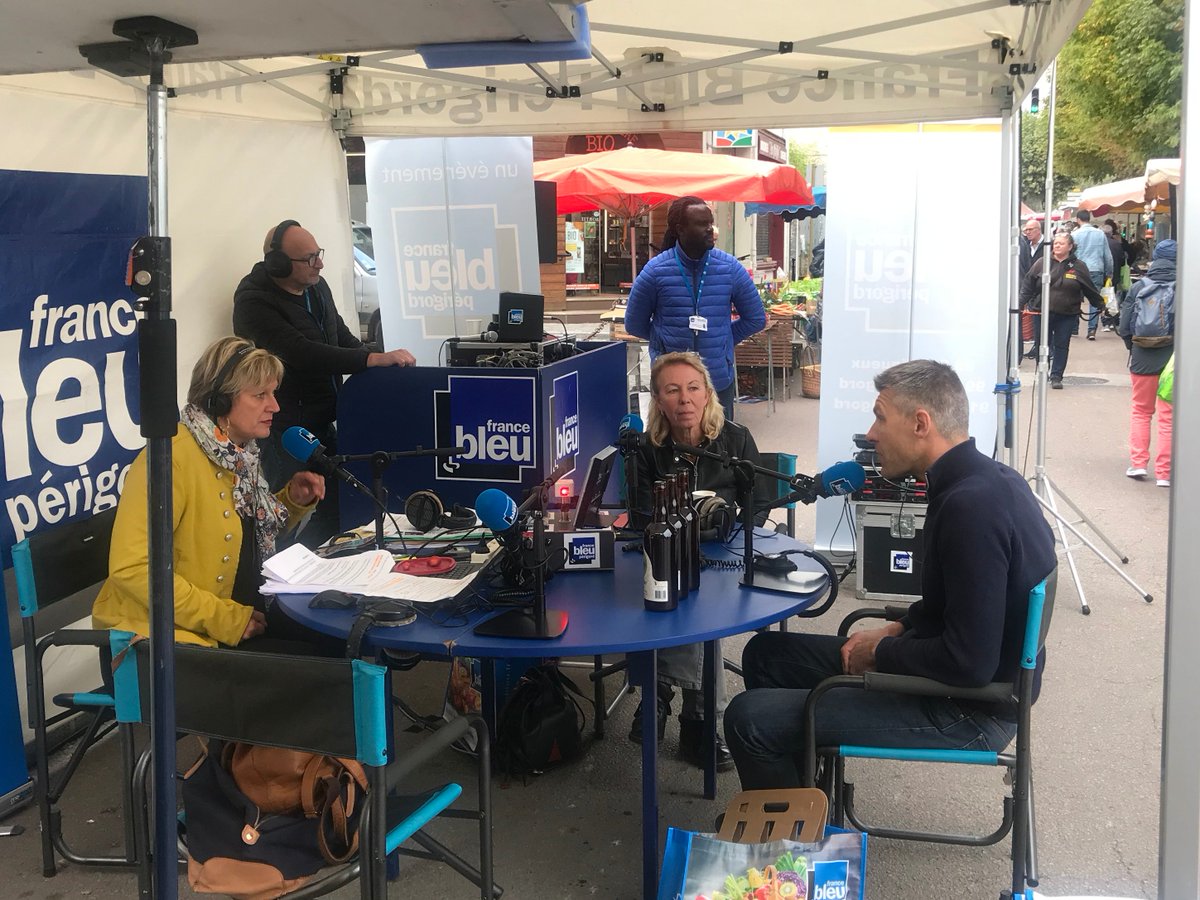 Tournée des Marchés France Bleu Périgord. Jour 3-Terrasson ! 
Nos Sociétaires ont la parole sur les ondes de France Bleu Périgord : Madame Tisserand, productrice de vin et d'oeufs bio ainsi que M. Stének Brasseur
#WeAreArkea 
<a href="/cmarkea/">Crédit Mutuel Arkéa</a>
 #francebleuperigord
