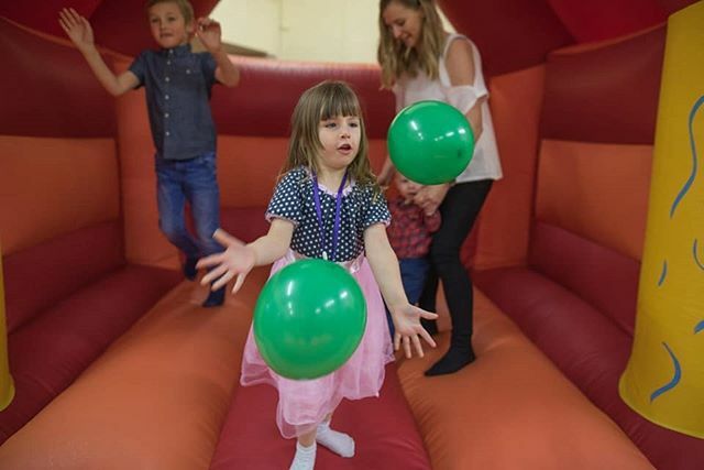 Balloon juggling! Bouncy castle! Cake in 3 minutes time!! I mean, what the hell's not to like?!!
.
.
.
#partyphotographer #partyphotographerlondon #birthdayparty #partyphotography #londoneventphotographer #londonparty #londonpartyphotographer ift.tt/2oaNFz3
