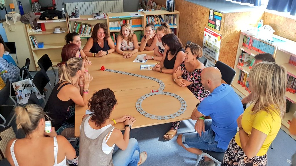 EdelvivesPRO's tweet image. Seguimos de paseo con nuestro 🚂#LegoCodingExpress esta vez paramos en @EscolaAABLloret de Lloret de Mar, esto si es un claustro #STEAM! #NextSteamBaula