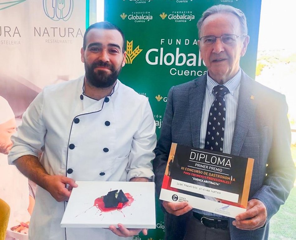 PlazaDlComercio's tweet photo. No podíamos dejar de aprovechar la ocasión para felicitar a José Francisco Atienza por su premio. ¡Enhorabuena!
https://t.co/gtJWfGPVJe
#cocina #CuencaAbstracta https://t.co/UGiGdeku1O