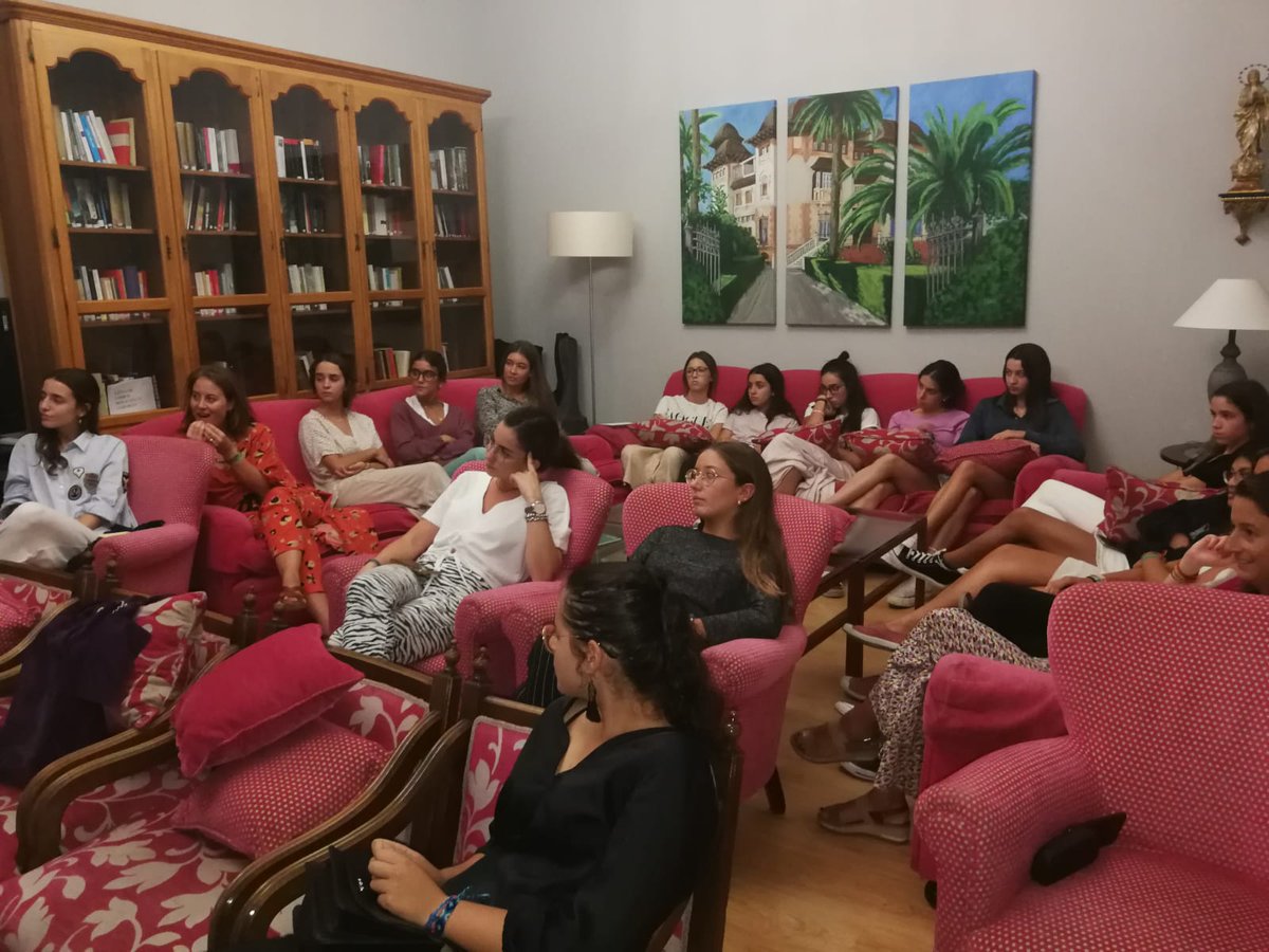 Colegio Mayor Alborán (@cmalboran) on Twitter photo Emprender no es fácil pero las colegialas de <a href="/cmalboran/">Colegio Mayor Alborán</a> tuvieron claro, mientras escuchaban al CEO de <a href="/Livelink_Motor/">LiveLink Motor</a> Jesús Carnerero, cuales son las claves para comenzar con una idea de emprendimiento.
Una vez más supimos lo que es #viviralboran.
cmalboran.com Emprender no es fácil pero las colegialas de <a href="/cmalboran/">Colegio Mayor Alborán</a> tuvieron claro, mientras escuchaban al CEO de <a href="/Livelink_Motor/">LiveLink Motor</a> Jesús Carnerero, cuales son las claves para comenzar con una idea de emprendimiento.
Una vez más supimos lo que es #viviralboran.
cmalboran.com