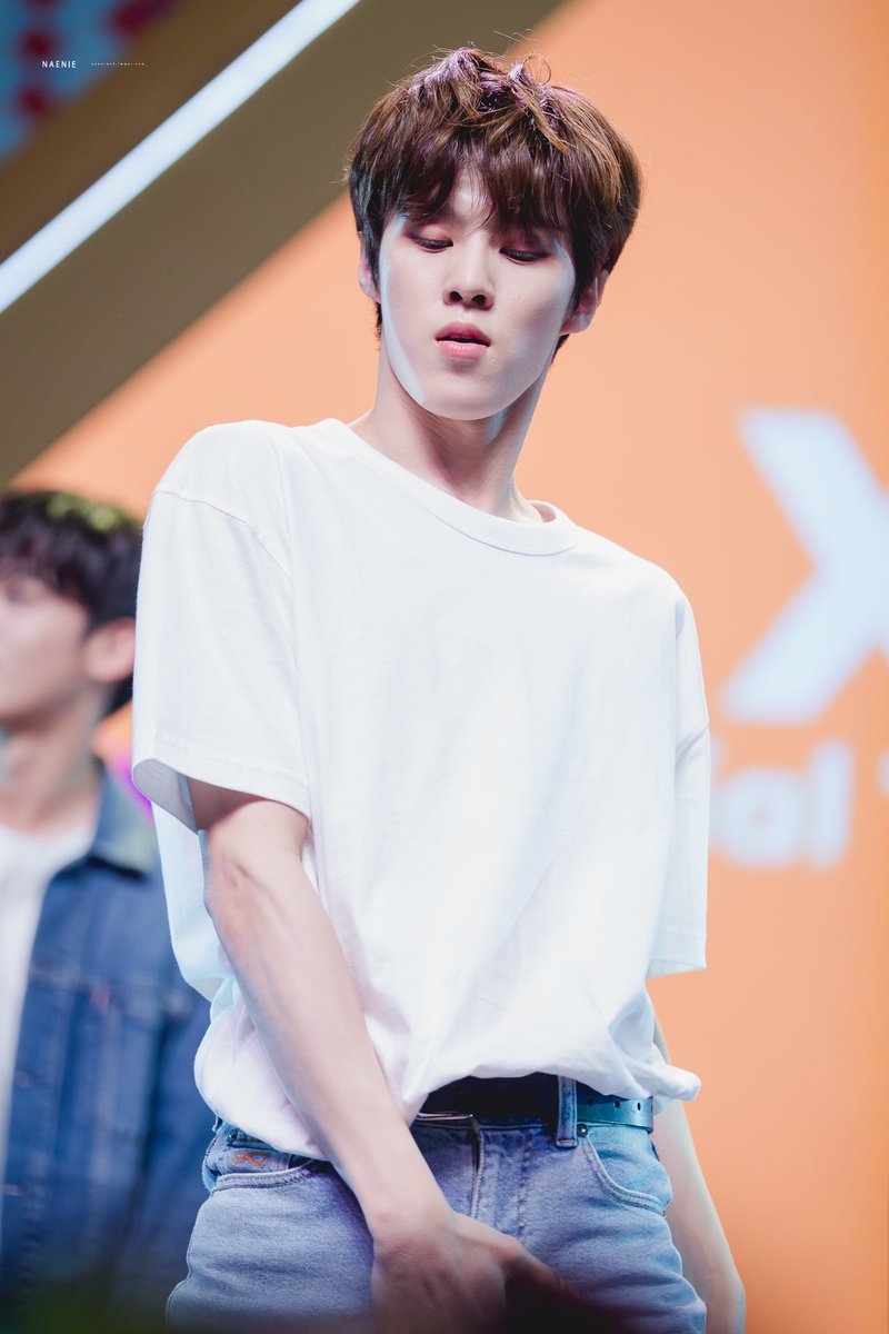 Naenie_N2's tweet photo. [HQ] 190929 It’s the love shot 🎯#김우석 #우석 #kimwooseok #엑스원 #X1 #KCON2019THAILAND   #KCON19TH https://t.co/WYwhICqB2k