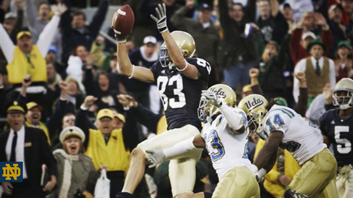 #TBT to 10/21/06:

1:06 to play in the 4th.
No timeouts remaining.
Never a problem for <a href="/Brady_Quinn/">Brady Quinn</a>.

His 45-yard strike to Jeff Samardzija sealed the comeback over UCLA and helped propel the Irish to a Sugar Bowl appearance. #CFB150 

#GoIrish ☘️ #BeatFalcons