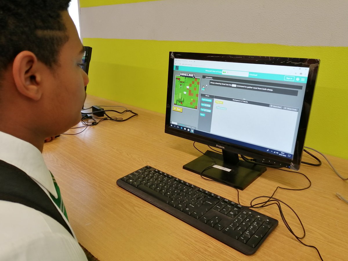 epapier360's tweet photo. My learners learning the most on Coding @WCED_eCulture @WCEDnews @DonICT9 @m_fester https://t.co/UNr0KTtI4t