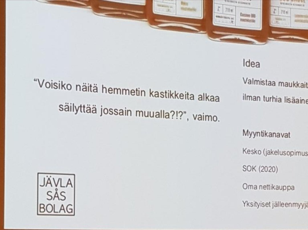 JuhaPIkonen's tweet photo. Äänessä yrittäjä Kaius Gestranius. Nyt paljastui Kaiuksen yrityksen/tuotemerkin salaisuus! On muuten pirun hyviä kotimaisia maustekastikkeita ilman mitään lisäaineita! #JävlaSåsBolag #vaimo #partneripäivä https://t.co/YomrmjBuEZ