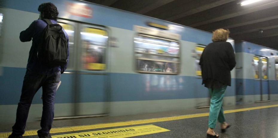 ¿Rojo y verde para definir las rutas exprés? Daltónicos muestran inquietud ante dificultad para viajar en el Metro de Santiago publimetro.cl/cl/noticias/20…