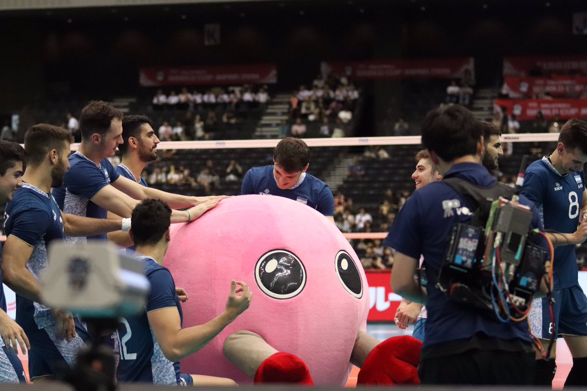 バレーボールw杯男子大会でマスコットキャラクターのバボちゃんと戯れる巨人たちが可愛すぎる 19年版 Togetter バレーボールw杯男子大会でマスコットキャラクターのバボちゃんと戯れる巨人たちが可愛すぎる 19年版 Togetter