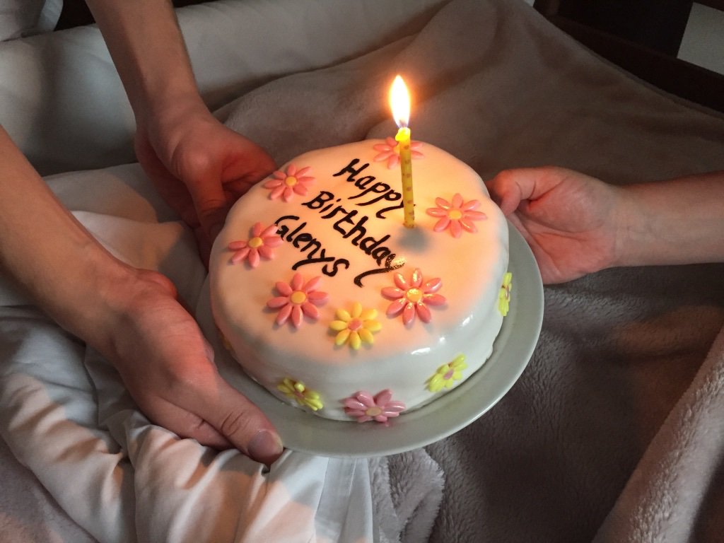 Minghowriter's tweet photo. NEW blogpost: #93Birthdays: https://t.co/rRzf9xag9B #dementia #alzheimers #socialcare #carehomes #family #memory #anniversary #birthday #cake #celebration #photographs #record #legacy https://t.co/7z3RnZJZjN