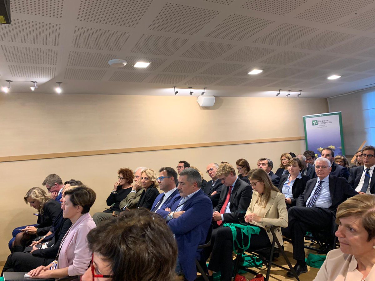 ConfcommercioLo's tweet photo. Abbiamo partecipato all’incontro a Bruxelles organizzato da @FontanaPres con le istituzioni europee. 
Il VP @CarloMassoletti  ha ricordato i driver per la nuova Programmazione : #internazionalizzazione, #innovazione dei modelli di #business, #sostenibilità e #formazione https://t.co/JZt4P2Y6wB