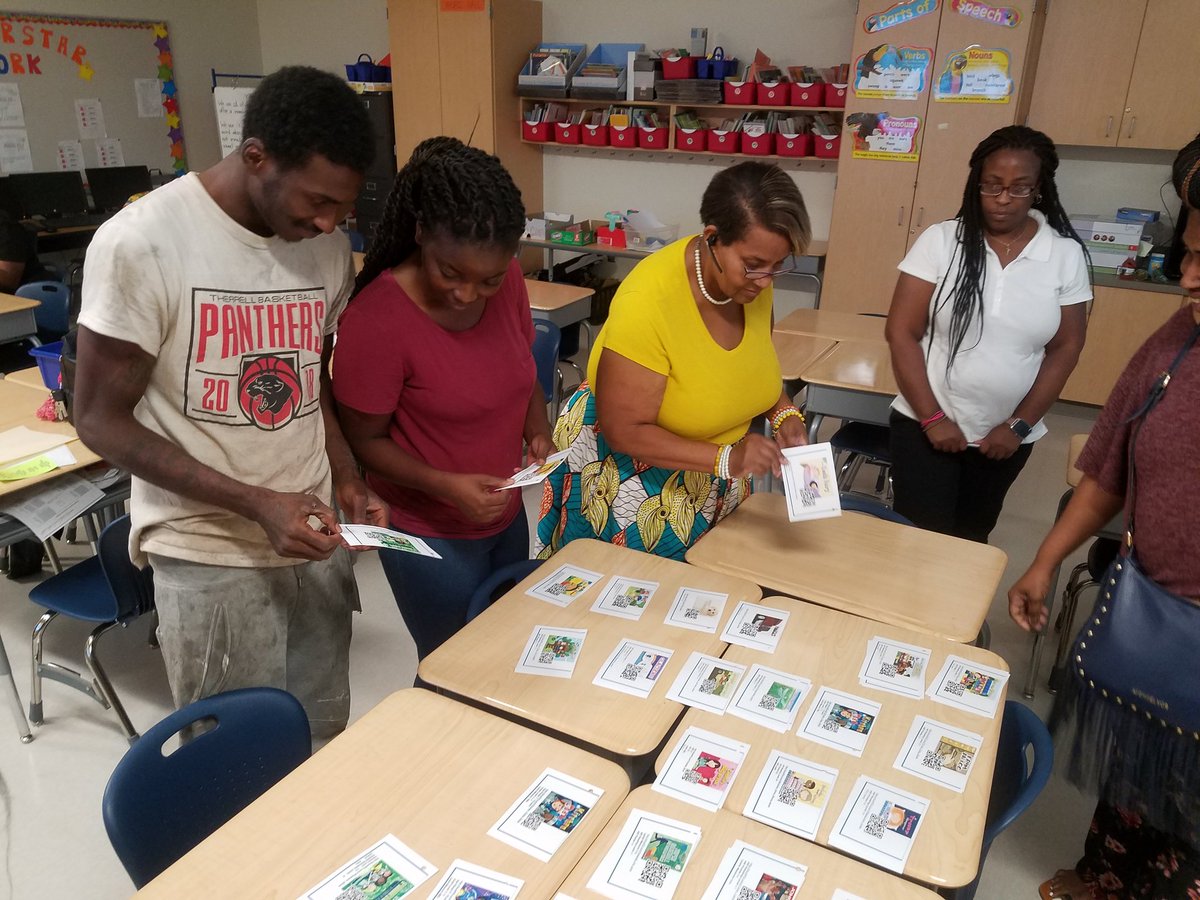 Rosalyn_Teach's tweet photo. Late post! #TagTopia
🍪Shared a few take-home #BookBites and still giddy from the parental excitement around ebooks available in #APSMybackpack. @creightonbryan @APSInstructTech @APSMediaServ @ahrosser #edtech https://t.co/2nX76zgTmF