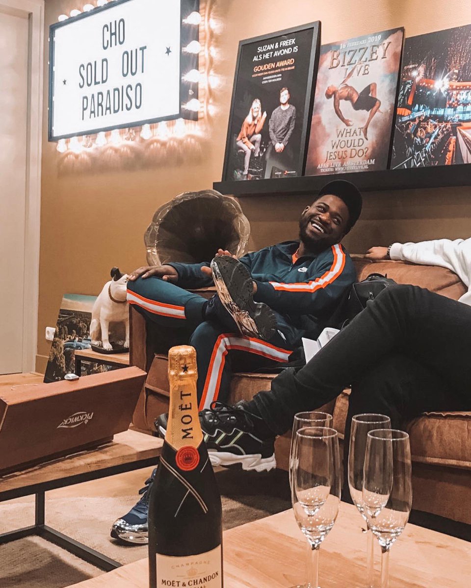 Eerst de kleine zaal in 5 minuten uitverkopen, dan na verplaatsing naar de grote zaal ook die binnen een uur volledig uitverkocht. BIG MOVES @CHO_NWA 💚