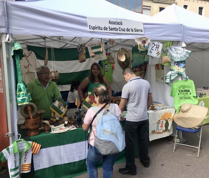 SantaCruzSCZ's tweet photo. Un año maj #SantaCruz presente con civismo identidad cultural #MesClat19 #Mesclat2019 @Dretscivils 5 octubre en Plaça Major @Aj_Sabadell V edició #Mesclat mostra entitats fiesta de valores, diversidad, convivència, solidaridad, cooperación, inclusión social, igualdad etc. #SCZSBD https://t.co/khiHSesTOP