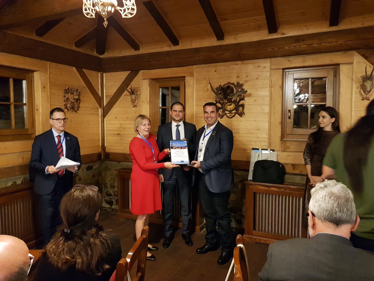 caballo de fuerza imagina compañero European Rock Art Trails on Twitter: "Our mate, Miguel Angel Martín Ramos, has received the award some minutes ago in representation of the 42 partners institutions of PRAT-CARP, during the Opening Gala caballo de fuerza imagina compañero European Rock Art Trails on Twitter: "Our mate, Miguel Angel Martín Ramos, has received the award some minutes ago in representation of the 42 partners institutions of PRAT-CARP, during the Opening Gala