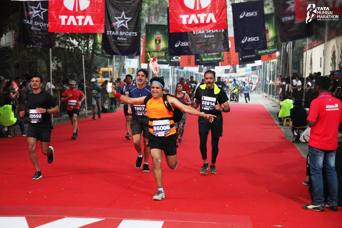 TataMumMarathon's tweet photo. Baji bell 🔔 aur ho gayi chutti! 🕺🏻

#FridayFeeling https://t.co/dQ88UwWU6q