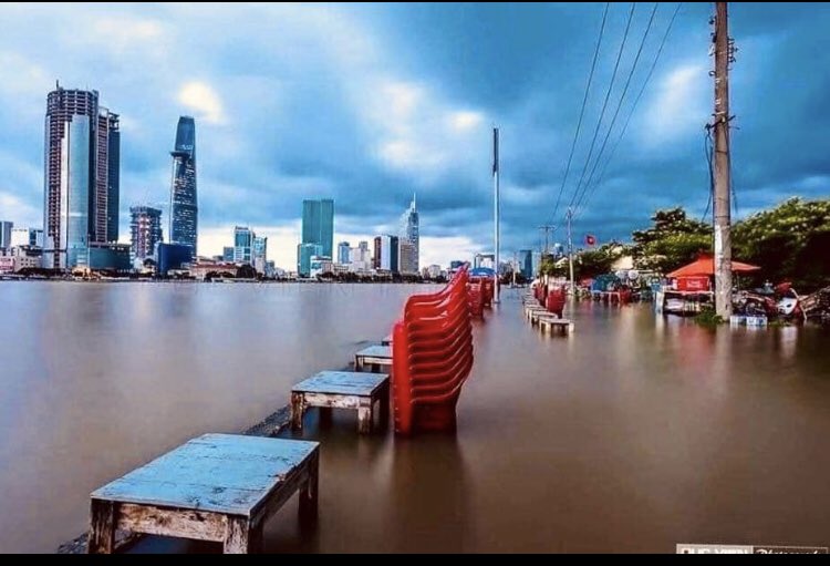 CatLinhhh's tweet photo. Việt Nam đang rơi vào thảm họa. Hà Nội ô nhiễm nhất thế giới, Tp HCM ô nhiễm và ngụp lặn trong biển nước vì triều cường dâng cao. Chúng ta ngắm khối bê tông để sống hay sao? #Catlinh https://t.co/UCk8pEEeq3