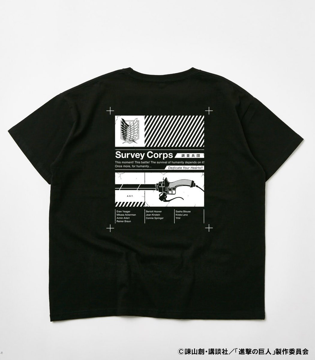 R4g Official 進撃の巨人 調査兵団がテーマのグラフィックをプリントしたtシャツ 胸元には調査兵団のマークを 背面には104期生の名前や 心臓を捧げよ を英字にしたものなどがプリントされている Web Store T Co Ishilnl9sh T
