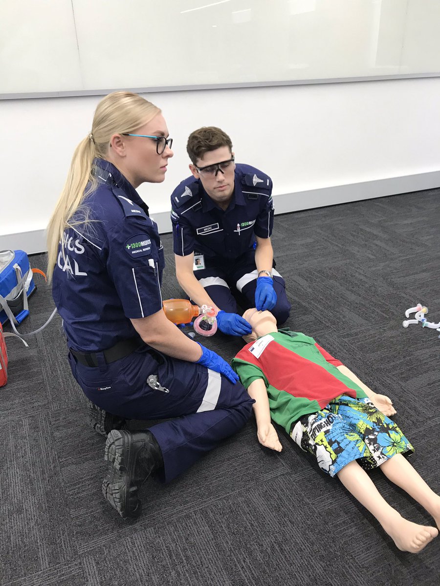 StudentParamedicsACP tweet media