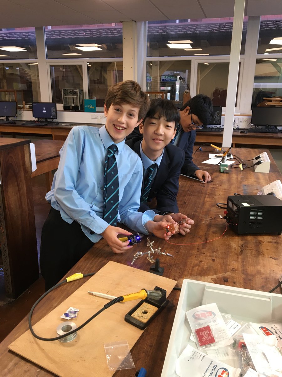 mgs_1515's tweet image. Our budding electronic engineers tried their hands at some soldering yesterday #engineering #practicalwork #electronics