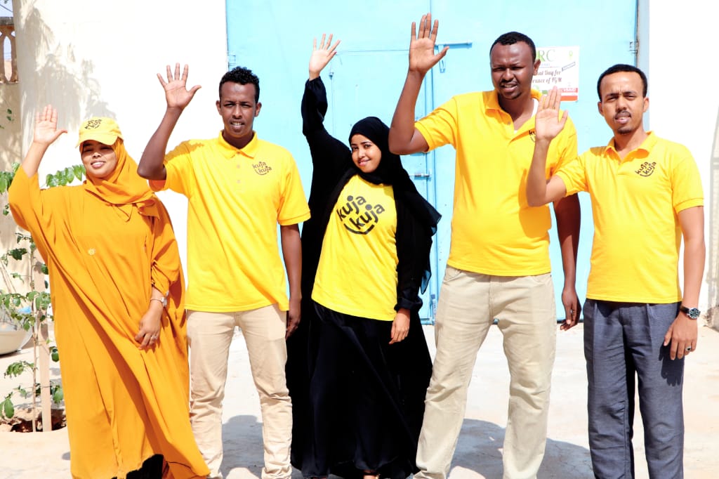 tyre22's tweet photo. Kujakuja team. @KujaKujaGlobal @AnnySybille @HersiMohamed6 https://t.co/QXlHfFeoK6