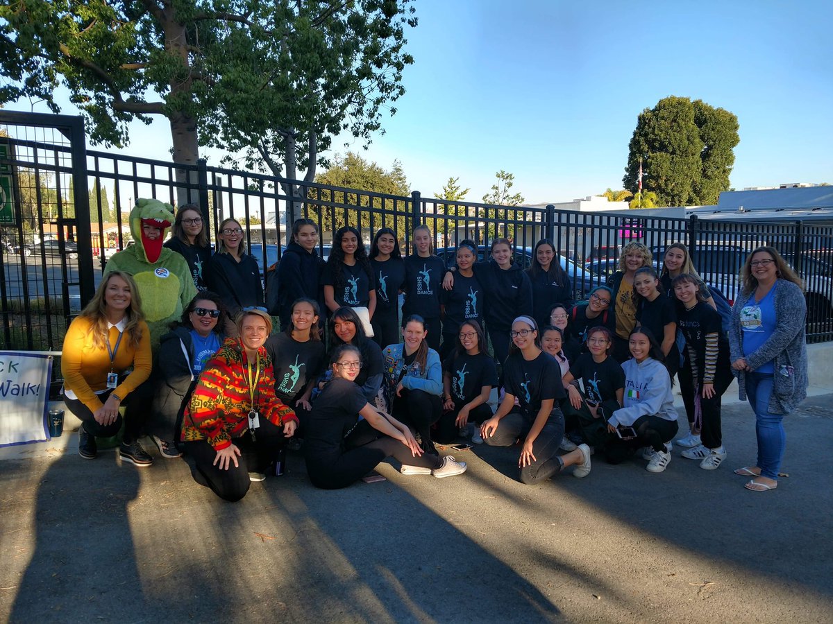 KatherineCrocs's tweet photo. International Walk to School Day was a huge success! Special thanks to Officer Gage of  @SimiValleyPD Fire Station 43 of @VenturaFire Trustee @smollen_dawn @Santa_Susana Dance Team &amp; TOSA @lspracklen2 for joining us on our walk. #crocsrock #crocsrockbecausewewalk @KPTACrocs https://t.co/12y6WI85HU