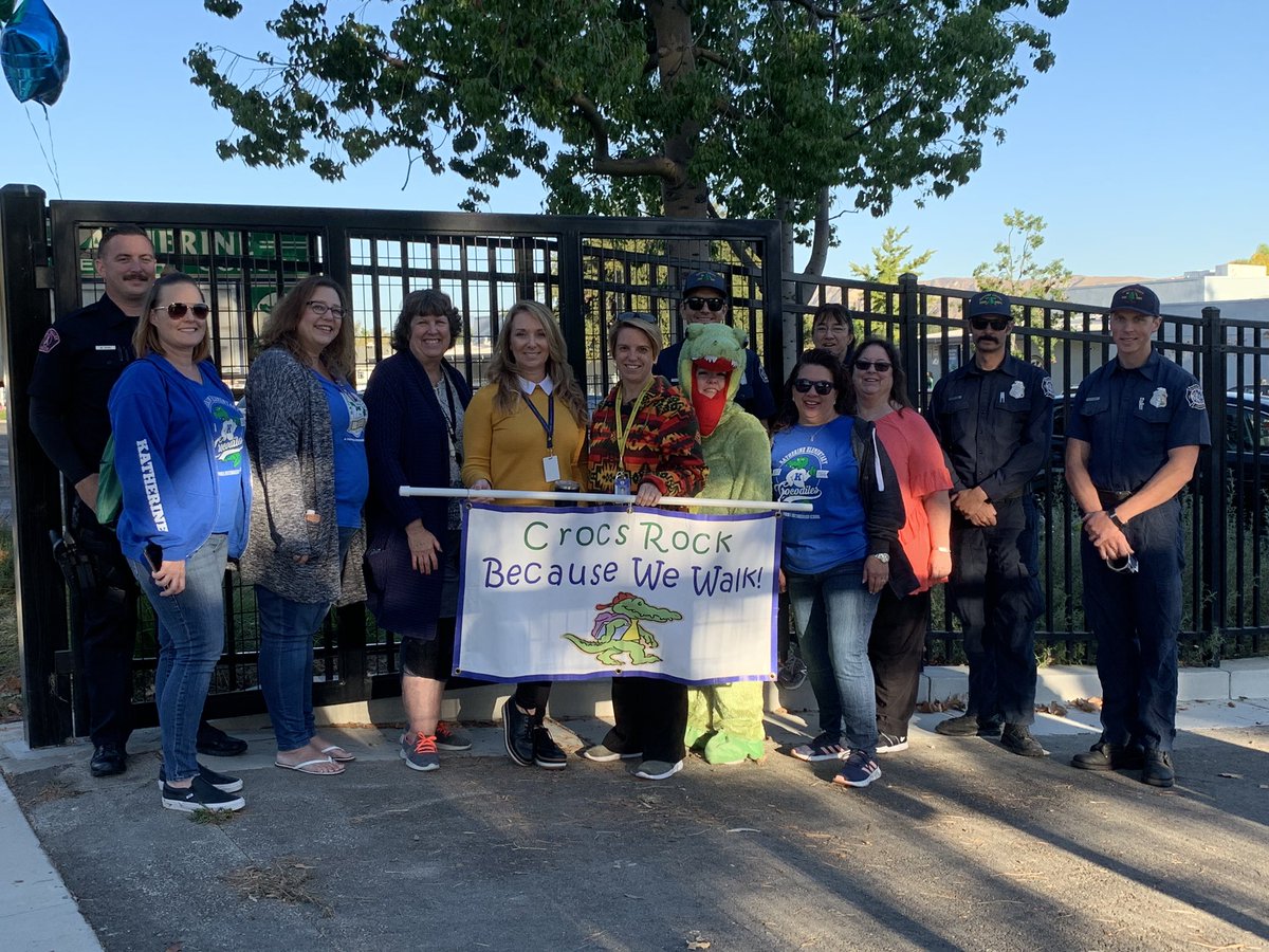 KatherineCrocs's tweet photo. International Walk to School Day was a huge success! Special thanks to Officer Gage of  @SimiValleyPD Fire Station 43 of @VenturaFire Trustee @smollen_dawn @Santa_Susana Dance Team &amp; TOSA @lspracklen2 for joining us on our walk. #crocsrock #crocsrockbecausewewalk @KPTACrocs https://t.co/12y6WI85HU