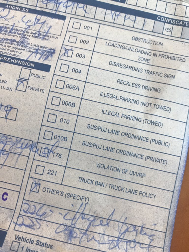 Cupcake2073's tweet photo. @MMDA ang sabi ng enforcer... illegal parking pero ang na-tick disregarding traffic sign... ano ba talaga mga kuya?! #nakakainis #walangkwenta https://t.co/6h4Lr8CaIa