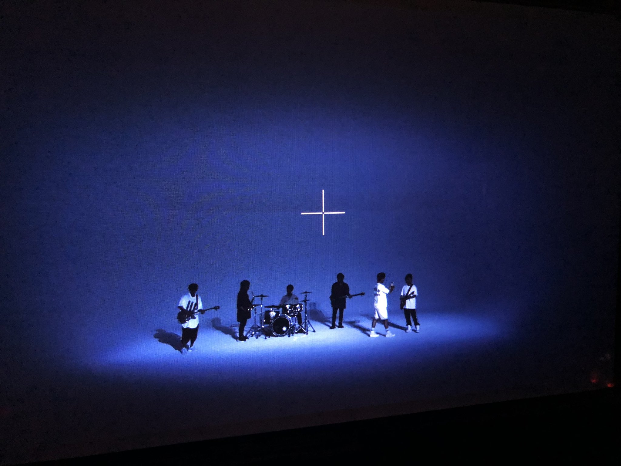 Uverworld Staff 本日はrob The Frontierのmv撮影ing 朝から某所でやってます 完成お楽しみに Uverworld Uver ウーバーワールド ウーバー Robthefrontier T Co 8xwuiq9she Twitter