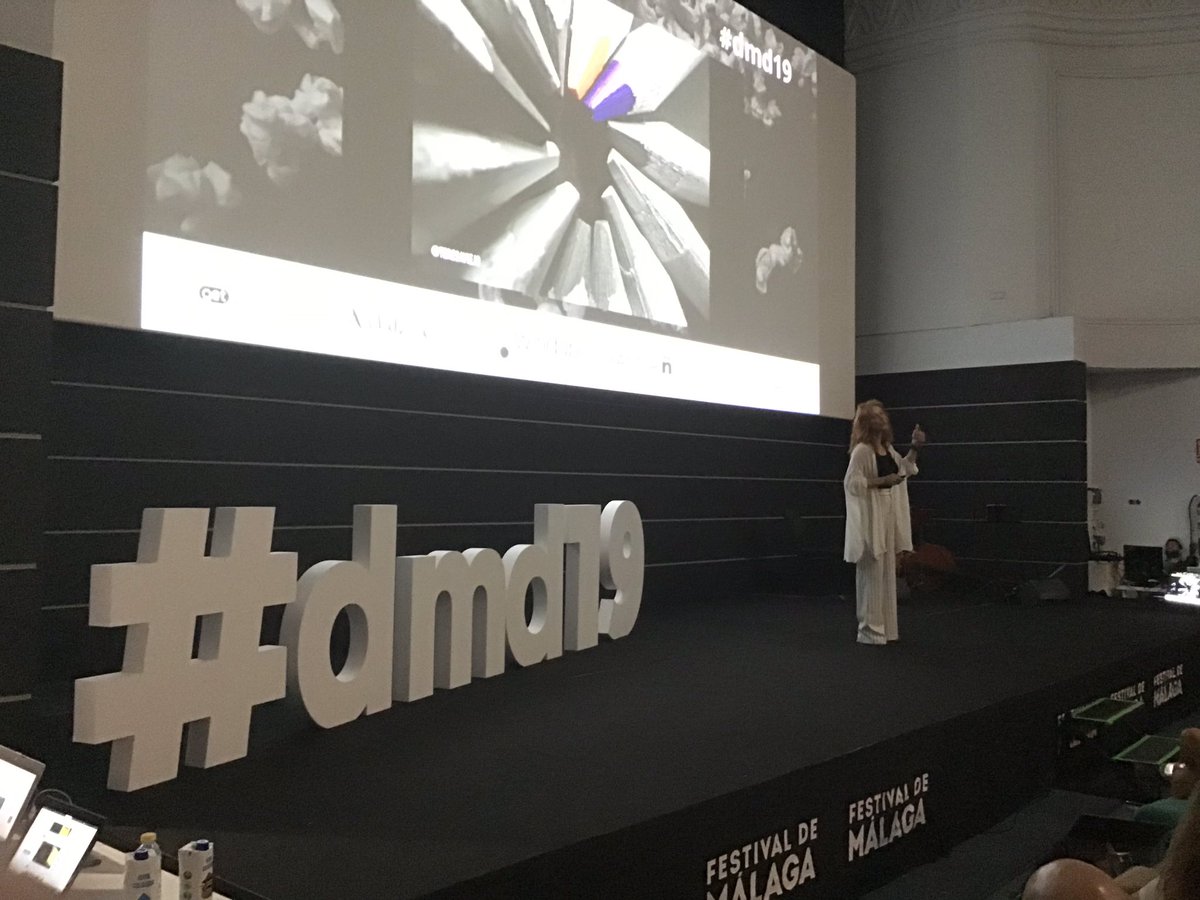 factor_n's tweet photo. En el escenario @TeresaViejo explicándonos la brecha de información y la importancia de la curiosidad en la comunicación. ¡Toma nota! 

#DMD19 https://t.co/5CLVpAbJg9
