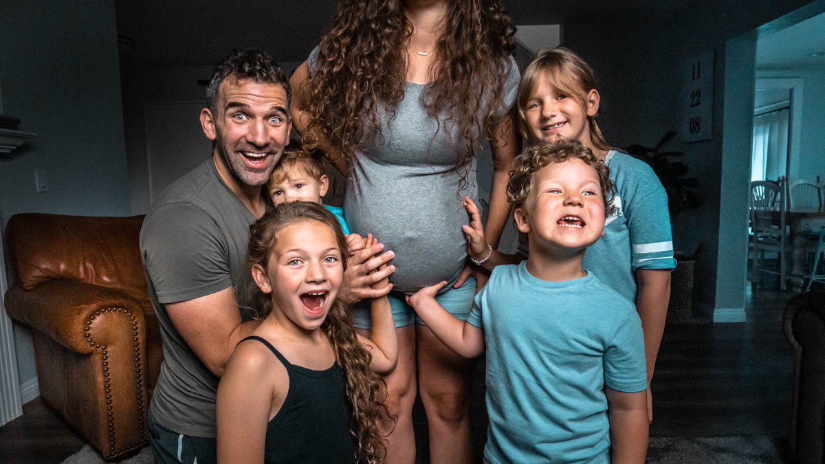 themoorevlogs's tweet photo. The LAST of our FAMILY VLOGS of 6 👩‍👧‍👦👨‍👧‍👦 https://t.co/D9HYZ0rF0I via @YouTube https://t.co/fWmltQ2NKL