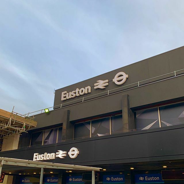 10minuteshop's tweet photo. Haven’t been to Euston for years, but who could pass up the opportunity of a day trip to Northampton? Looks like Matt @badgerworkshop had the best of the weather yesterday though 🤷‍♂️ #MakerMeetup
#Daytrip
#xyzsummit
#Cabinetmaker
#Carpenter
#MessMaker
#… https://t.co/yFBOU5skUs https://t.co/GWheYDCSso
