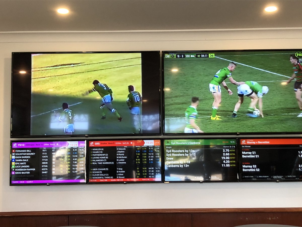 efficentnotlazy's tweet photo. Slowly turning the pub into the @RaidersCanberra’s @CityNewcastle home of footy #WeAreRaiders #GreenMachine #upthemilk #TheBennett https://t.co/FTQZQdO1DX