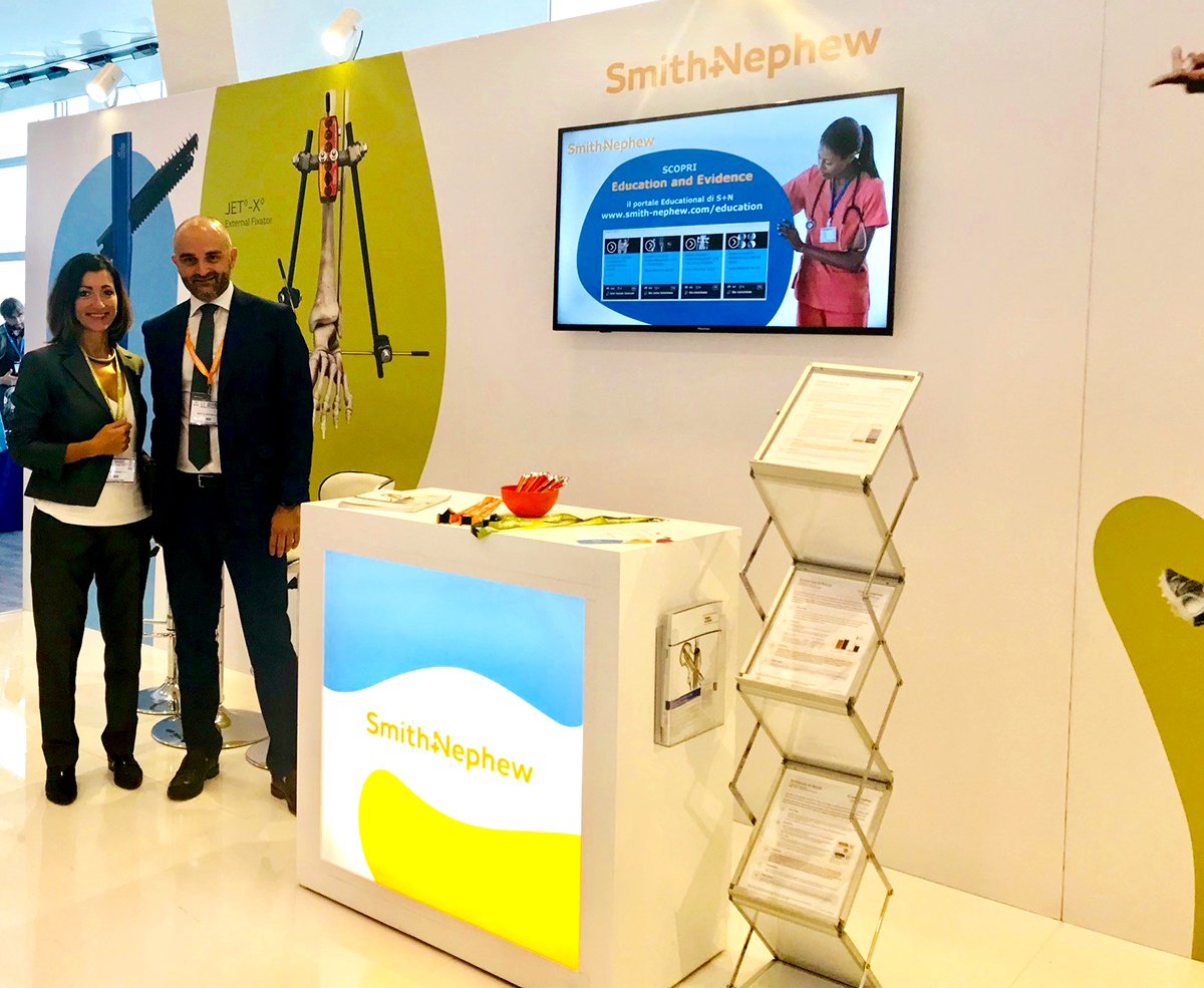 SmithNephewPLC's tweet photo. Al #TraumaMeeting oggi visita il nostro stand per toccare con mano e conoscere come il Sistema di placche #EVOSSMALL ti offre stabilità e flessibilità in SO: Vedi gli approfondimenti su Education and Evidence https://t.co/jxKhIhaHph #LivingWithoutLimits https://t.co/QvI3WppjcX