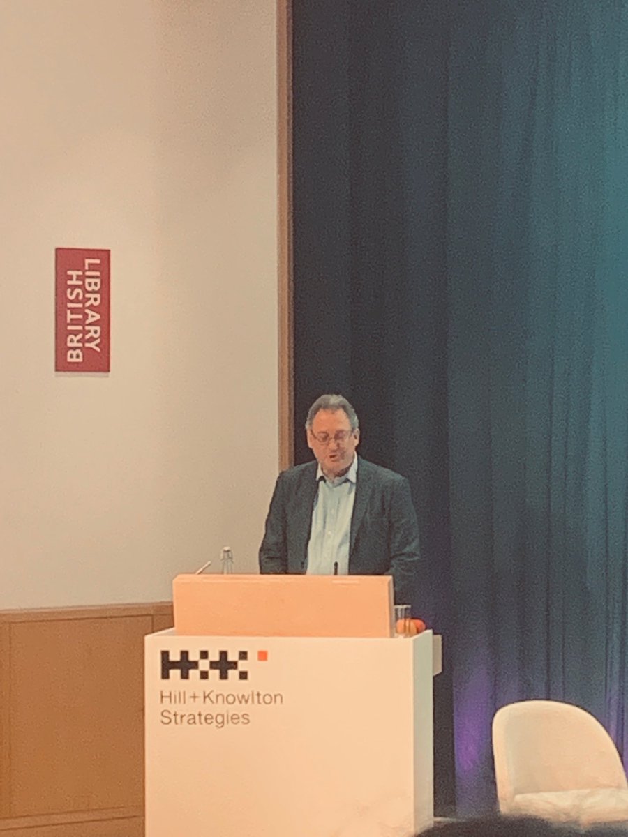 jesswalshlondon's tweet photo. The boss takes the stage to kickoff our annual Creativity + conference. This year’s theme? Opportunity. ✋🏻#hkcreativity https://t.co/1AsScLsJ9S