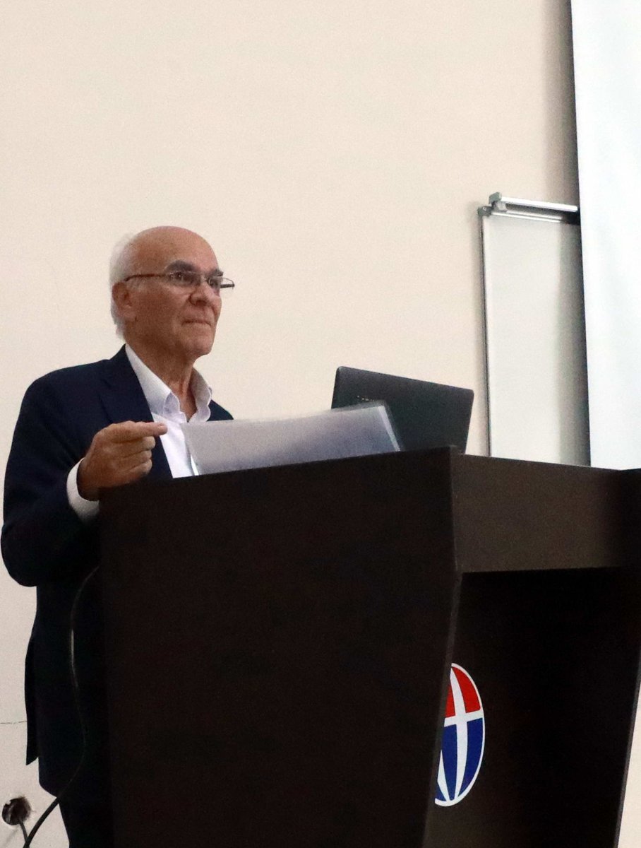 Üniversitemiz Mimarlık Fakültesi tarafından hazırlanan söyleşide konuşan Mimar Doğan Hasol, “Mesleğinizi çok sevin, yeteneklerinizi keşfetmeye çalışın ve mimarlığın dallarından kendi yeteneklerinize uygun olanı seçin” dedi.

habermerkezi.gantep.edu.tr/?p=54976

#gaziantepüniversitesi #gaün