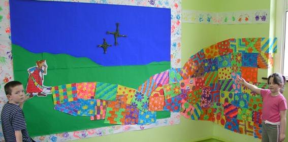 Thread on St Brigid (d. 525), 1 of 3 patron saints of Ireland! My favourite story is about her cloak. When she wanted land for her convent the king would only allow her the land her cloak covered but it amazingly grew out to cover miles!  #FolkloreThursday  https://twitter.com/lorraineelizab6/status/958988559729463296?s=20