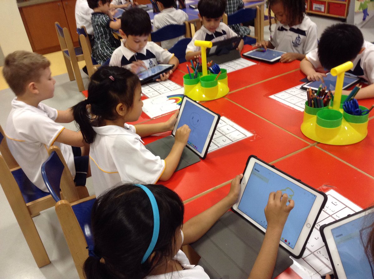 ReptonADArabic's tweet photo. Working on Arabic sounds is really fun!
#ReptonADarabic https://t.co/bx4ddVGptD