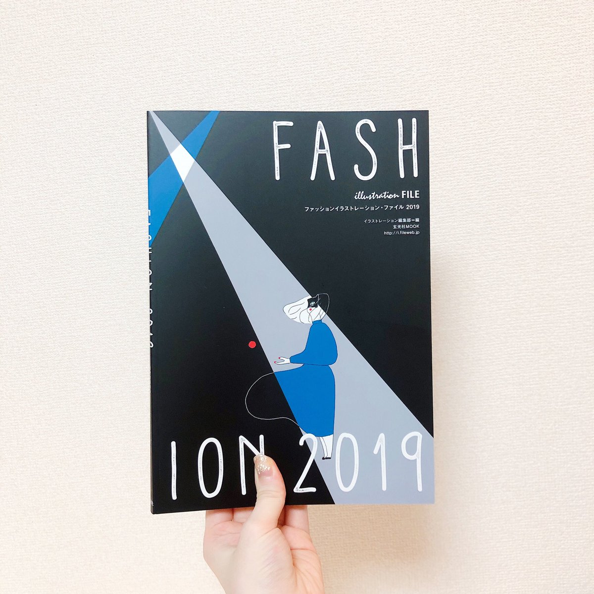 ファッションイラストレーションファイル2019 】 掲載されております 