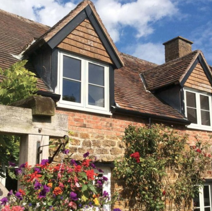 Our #timberalternative Flush windows emulate real timber, but without the time-consuming maintenance required for traditional wooden windows. Read more about the benefits of Flush design in our latest blog evolutionwindows.com/blog/windows/k…. Receive 20% off in our October sale.