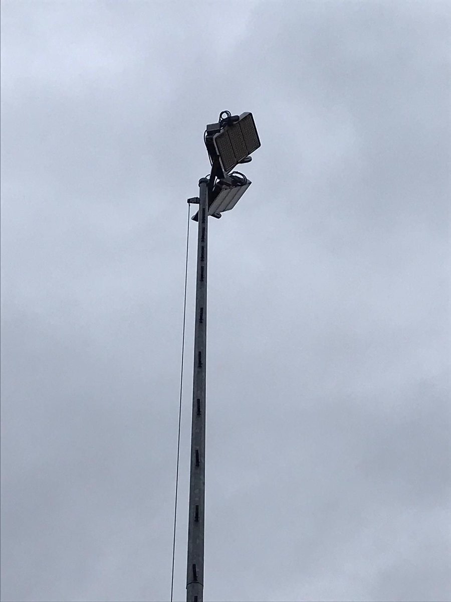 groendus's tweet photo. Mooie foto's van ledlampen bij Atletiek Vereniging Weert! Op naar minder energiekosten en beter licht 🏃 https://t.co/pap7kLwFJO