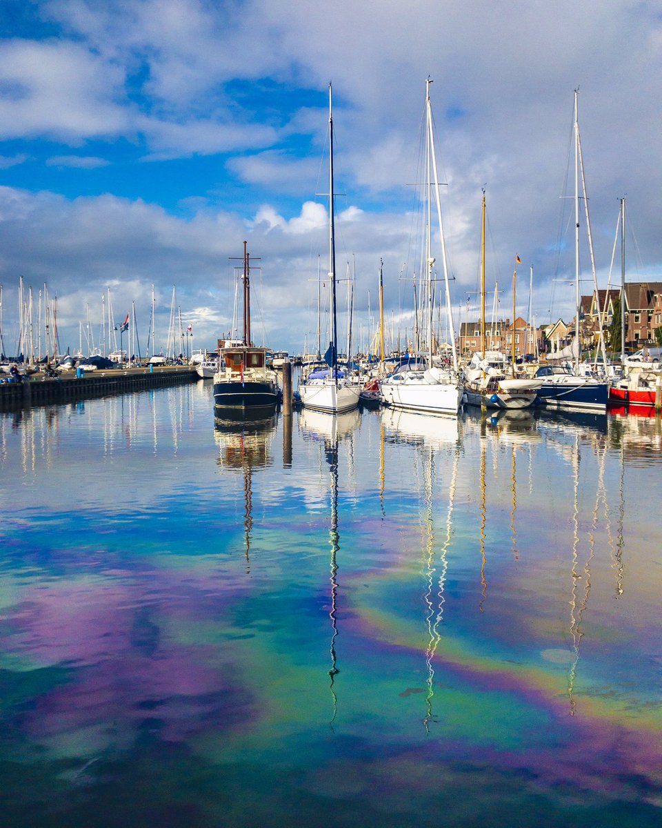 Welke booteigenaar is dit verloren? Moet ik dit ook ergens melden? <a href="/HavenmeesterUrk/">HavenmeestersUrk</a> <a href="/Gemeente_Urk/">Gemeente Urk</a> <a href="/heturkerland/">Het Urkerland</a> #gasolie #eenbetermillieu #vervuiling