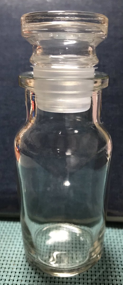 あきらさとる イラストご依頼募集中 スパイスボトル 薬さじ 念願のスパイス到着 5本セットで5買った 一番小さい薬さじで瓶の中に入った 早速袋入りのスパイスを移してみた 意外と中身の残りが少なかった 笑 これでゴチャゴチャから