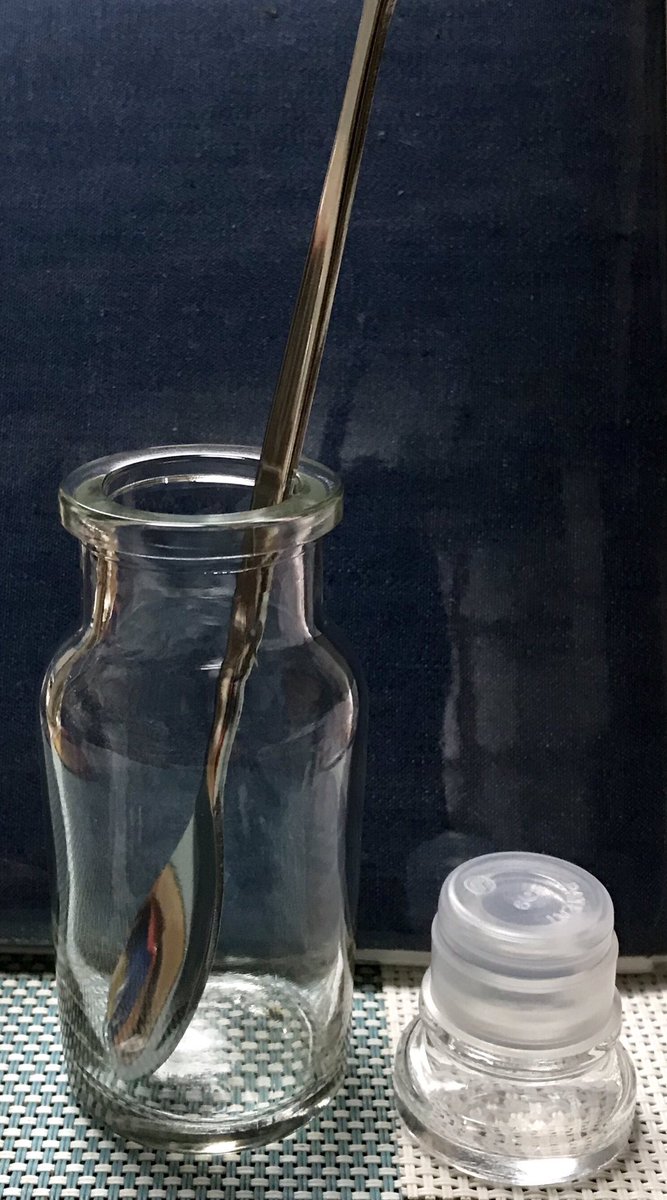 あきらさとる イラストご依頼募集中 スパイスボトル 薬さじ 念願のスパイス到着 5本セットで5買った 一番小さい薬さじで瓶の中に入った 早速袋入りのスパイスを移してみた 意外と中身の残りが少なかった 笑 これでゴチャゴチャから