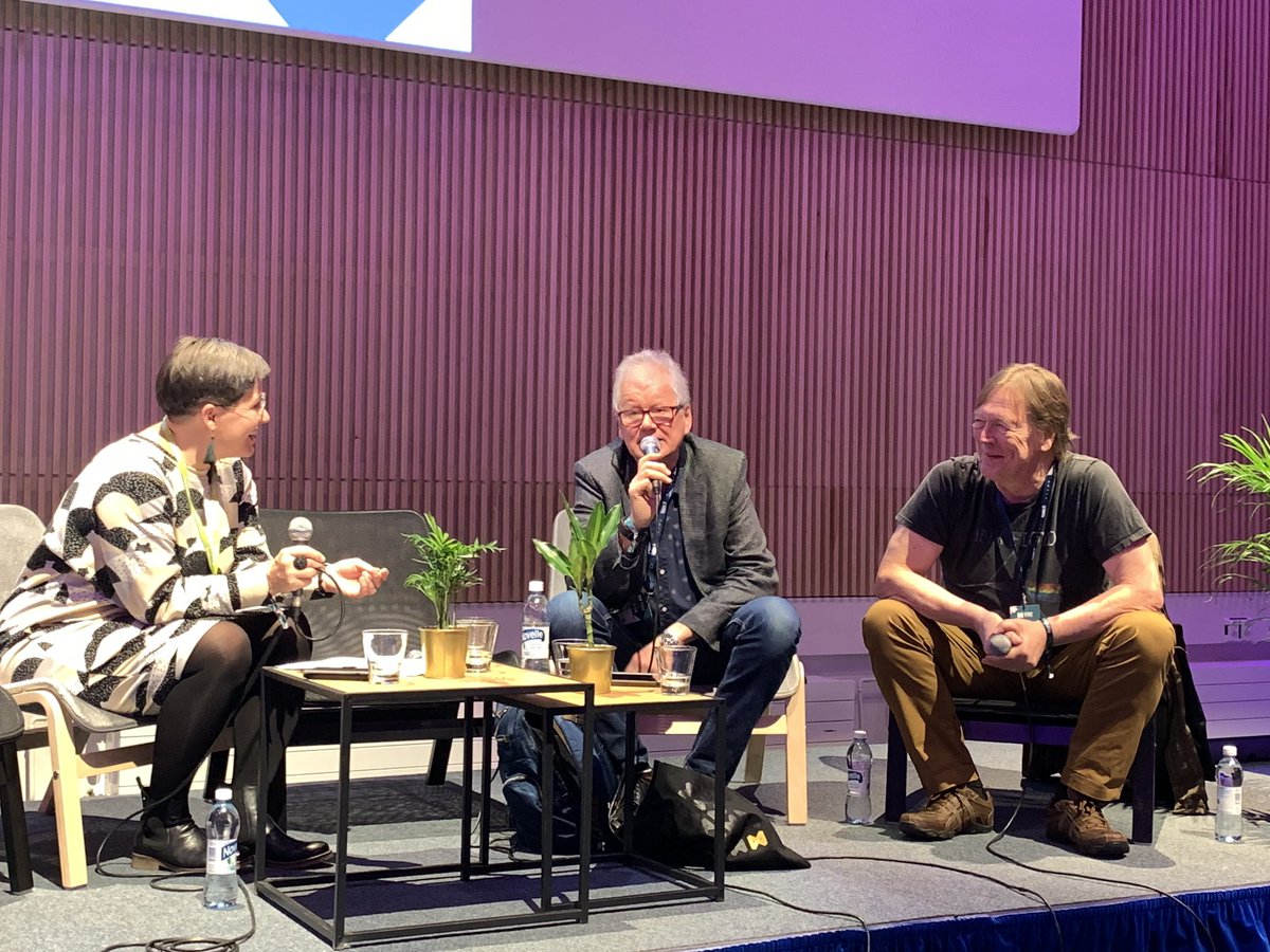 Teoston Susanna Perämaa haastattelee @musiikkimedia perustajia <a href="/tapiokorjus/">Tapio Korjus</a> ja <a href="/EpeHoo/">Epe Helenius</a> tapahtuman historiasta. Alun teema ”nostetaan kissa pöydälle” on toiminut näihin päiviin asti! #musicmedia2019 #historia