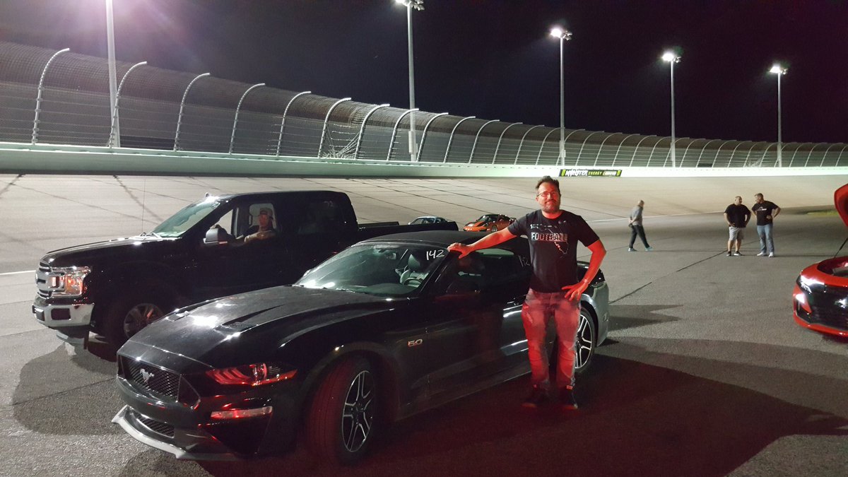 nosoloSporting's tweet photo. Oye @DriversparadeCb no encuentro el apartado de convalidaciones en la web...  Que está la cosa difícil esta noche y digo yo que si no valdrá haber corrido allí!! @nekiracingteam https://t.co/j98oOSEl24