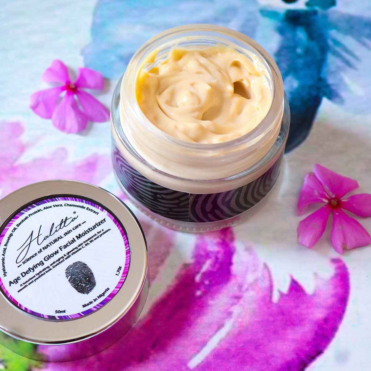 HalittaSkincare's tweet photo. 😍😍 Don’t forget to apply your Age Defying Glow Moisturizer early in the morning and in the night
For best results use after washing with our Purifying Cleansing Gel #goodbyeacne
Is suitable for oily and combination skin. Formulated for dark skin
Price: N3000
#HalittaNigeria https://t.co/44PqGRsg6v