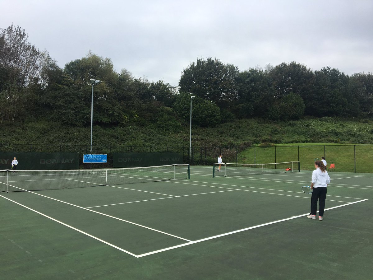 OakhamTennis's tweet photo. U13s warming up https://t.co/k0eGqRDWWe