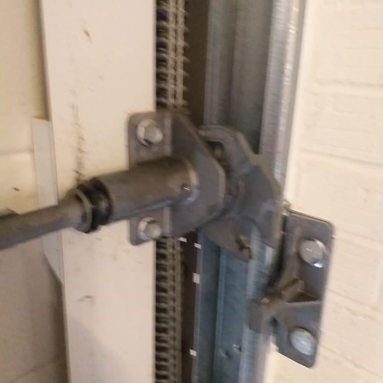 LightningboltLS's tweet photo. Repaired and serviced a garage door in Darlington this morning for a customer. They can now lock and secure it, keeping their belongings safe. #locksmith #darlington #northeast https://t.co/s1MxXPUeVi