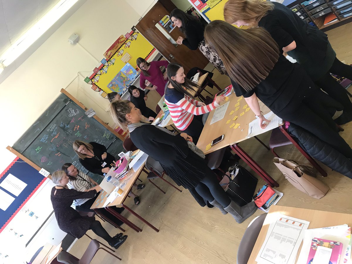 Teachers and school staff from @LarbertVillage @kinnairdps and @StenhousemuirPS  came together and enjoyed Spanish training this week. @MissMoultrie94 #unitedinpurpose @LHSLanguages @falkirk1plus2 #lvpslanguages