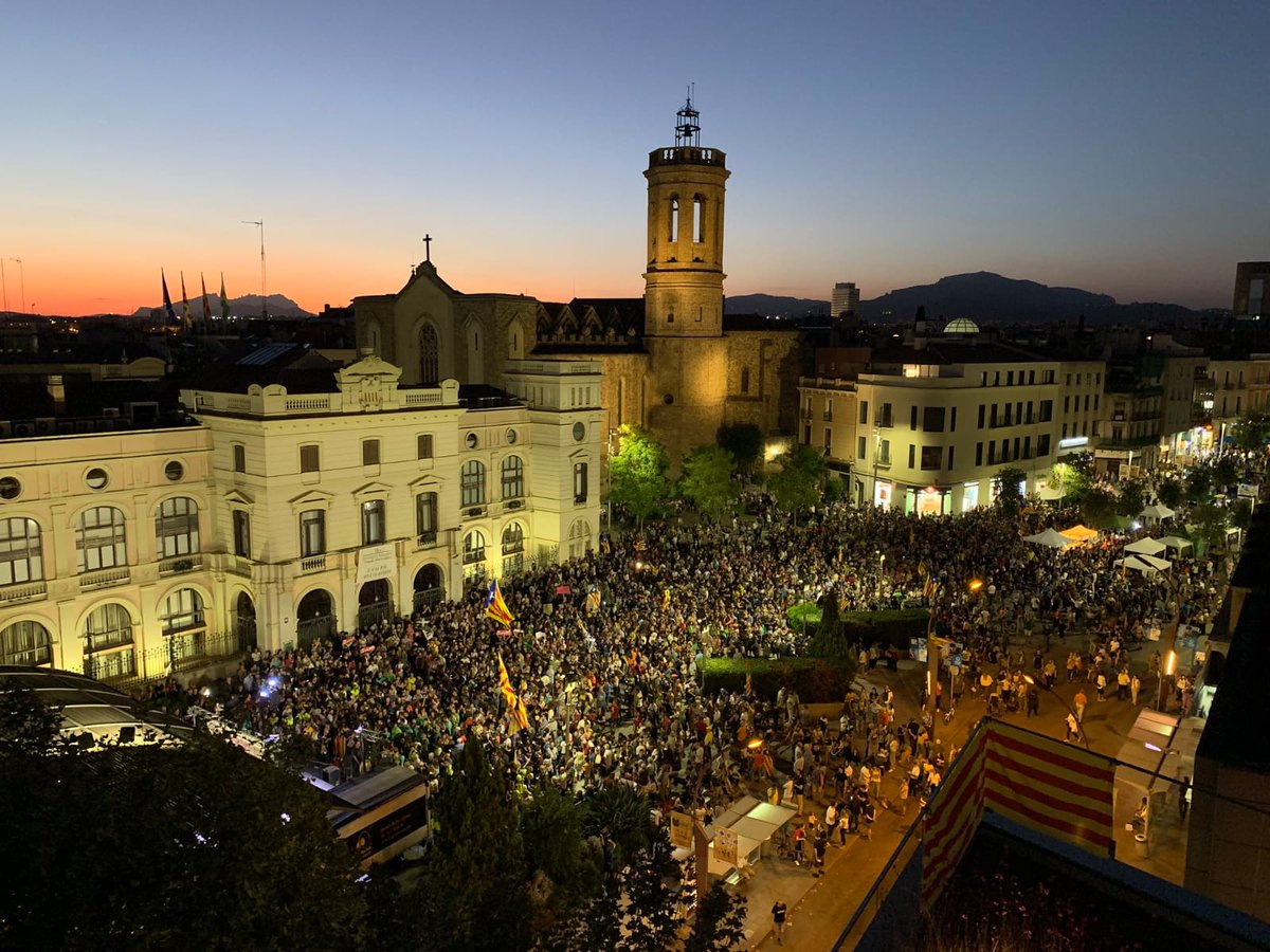 FESTAIRES! Avui fem 11 anys! Però no hi som TOTES. #LlibertatDetingudes23s #LlibertatPresesPolitiquesiExiliades
#TotesSomFestaires