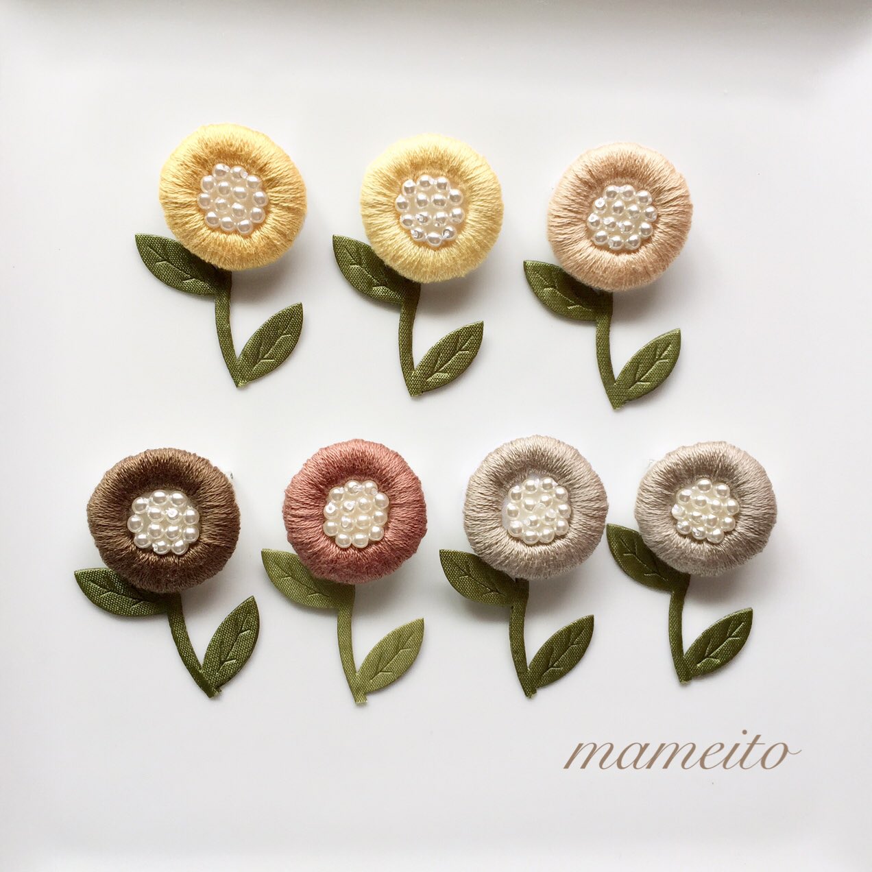 Twitter 上的 Mameito いつも沢山のいいね Rtをありがとうございます 赤系のお花のブローチに続き 今日は黄色 茶色系の 刺繍ブローチです これからの季節に着けて頂きたい温かみのあるブローチです O 今週末に開催される アートイン長浜 にお持ちし Twitter 上的 Mameito いつも沢山のいいね Rtをありがとうございます 赤系のお花のブローチに続き 今日は黄色 茶色系の 刺繍ブローチです これからの季節に着けて頂きたい温かみのあるブローチです O 今週末に開催される アートイン長浜 にお持ちし